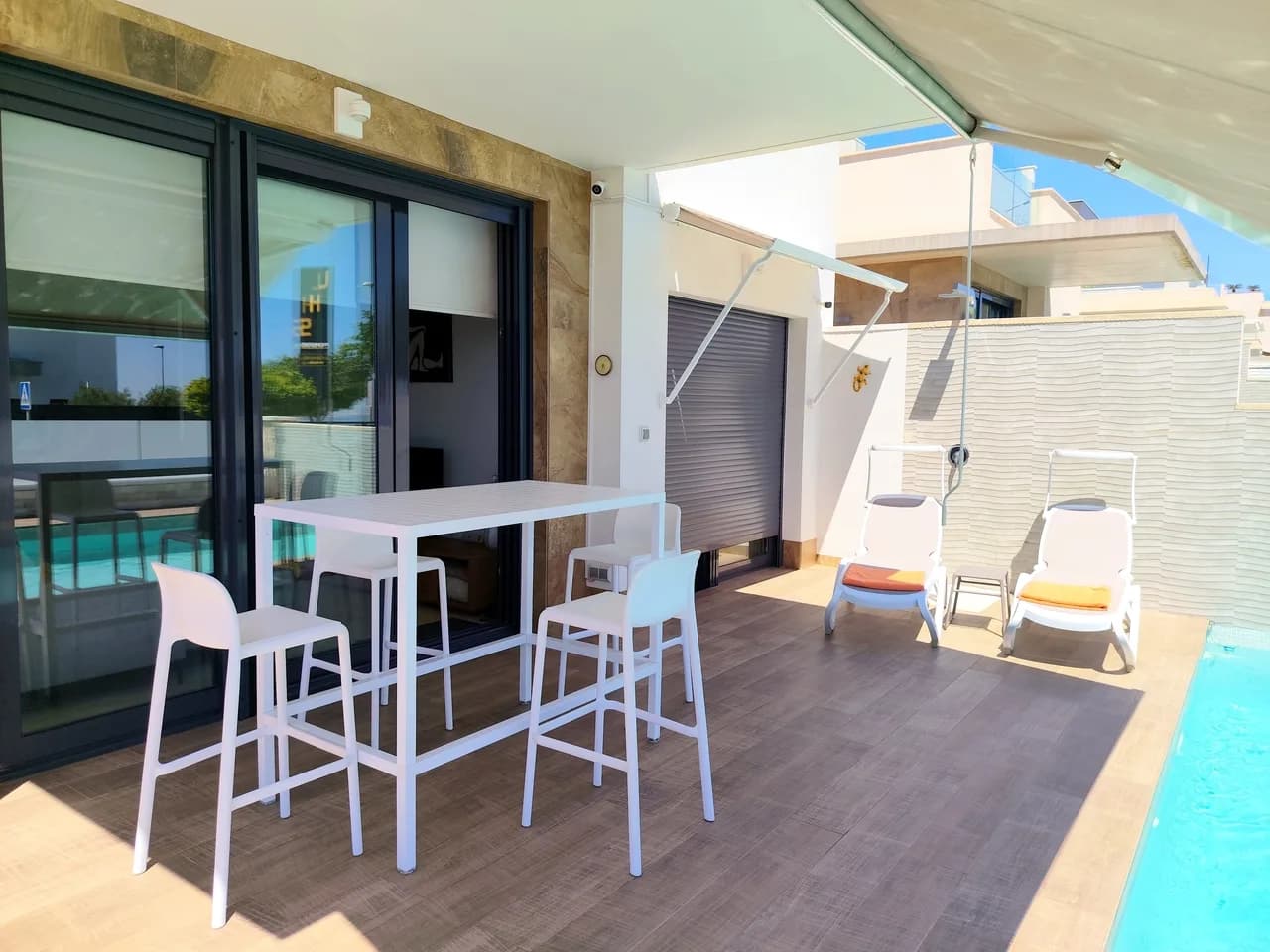 Villa de 3 dormitorios en venta en San Miguel De Salinas, Alicante - Image 2