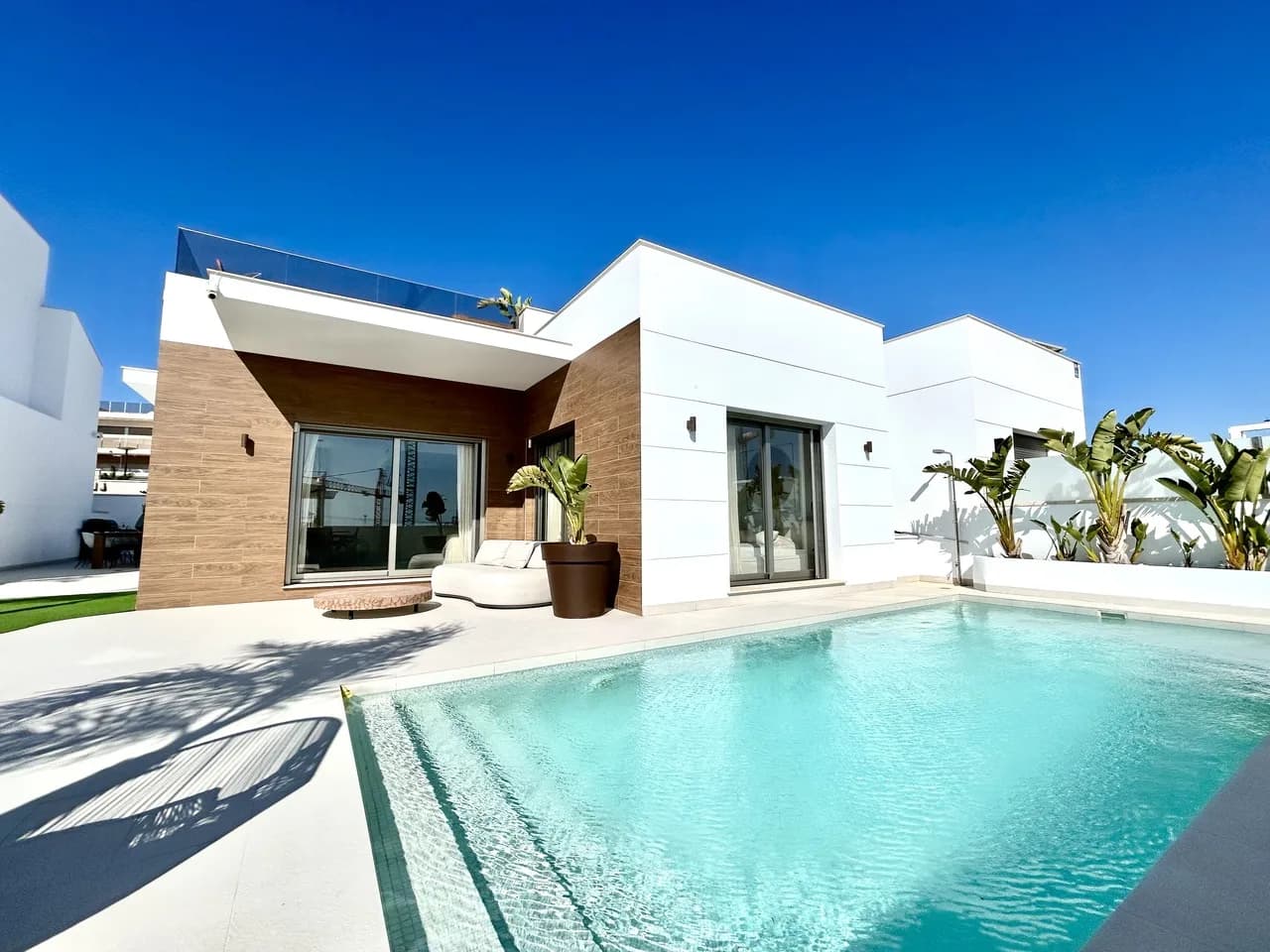 Villa de 4 dormitorios en venta en Las Filipinas, Alicante