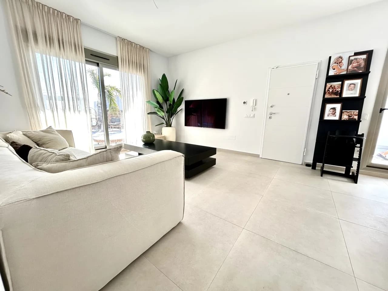 Villa de 4 dormitorios en venta en Las Filipinas, Alicante - Image 5