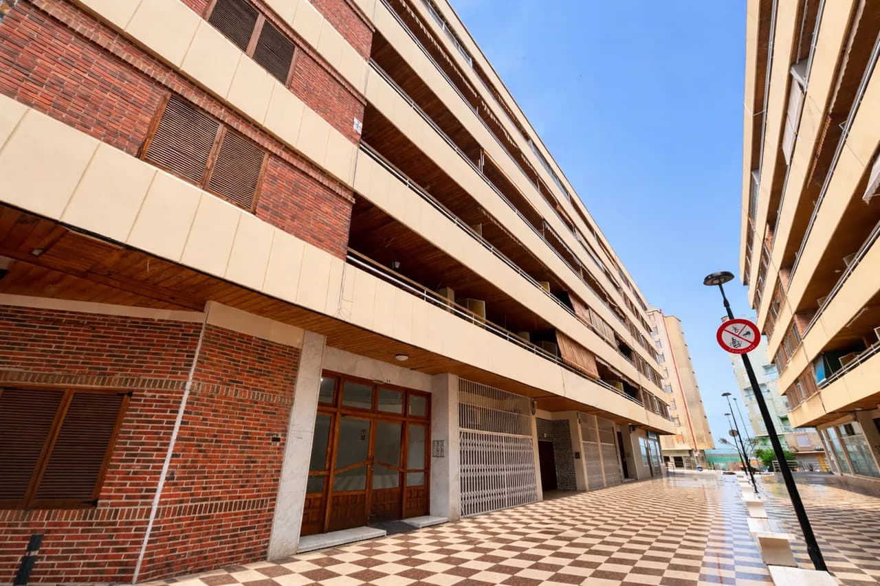 Apartment de 2 dormitorios en venta en Torrevieja, Alicante - Image 4