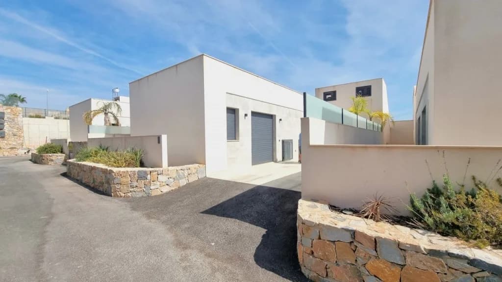 Detached Villa In Rojales - Image 3