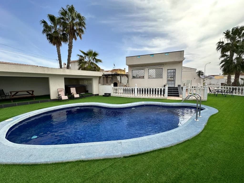 Detached Villa In Ciudad Quesada - Image 3