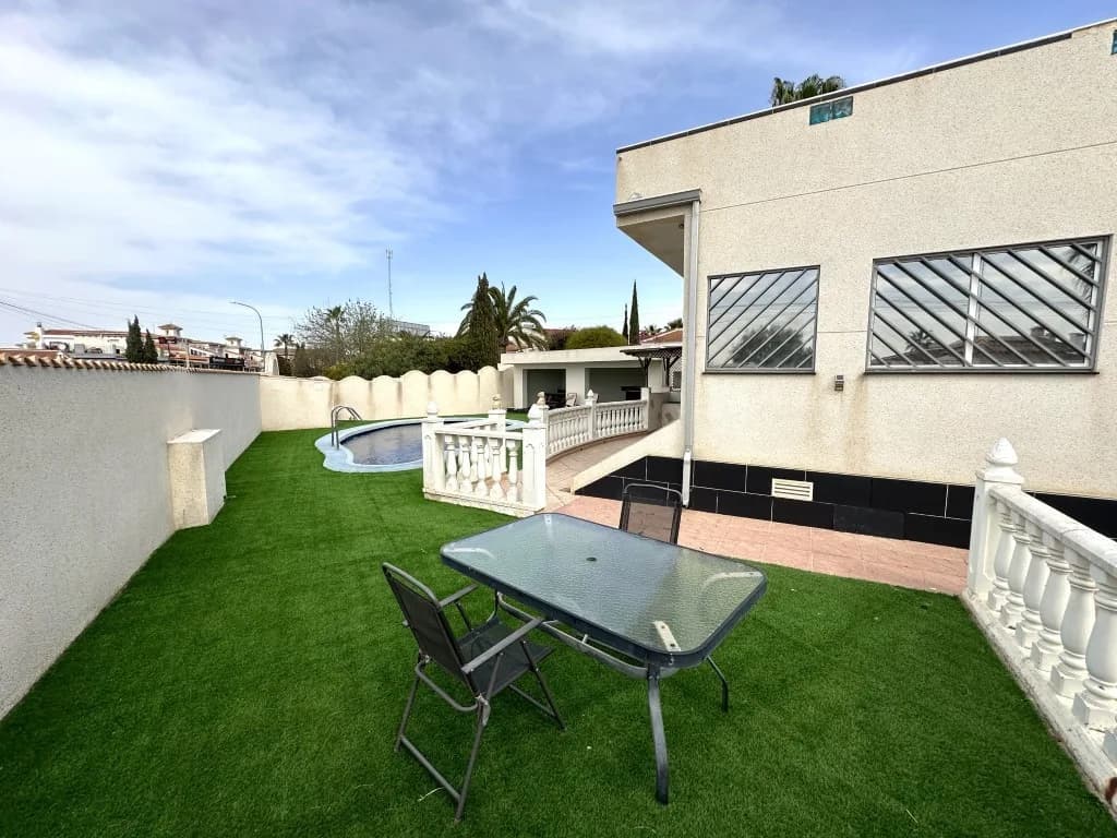 Detached Villa In Ciudad Quesada - Image 4