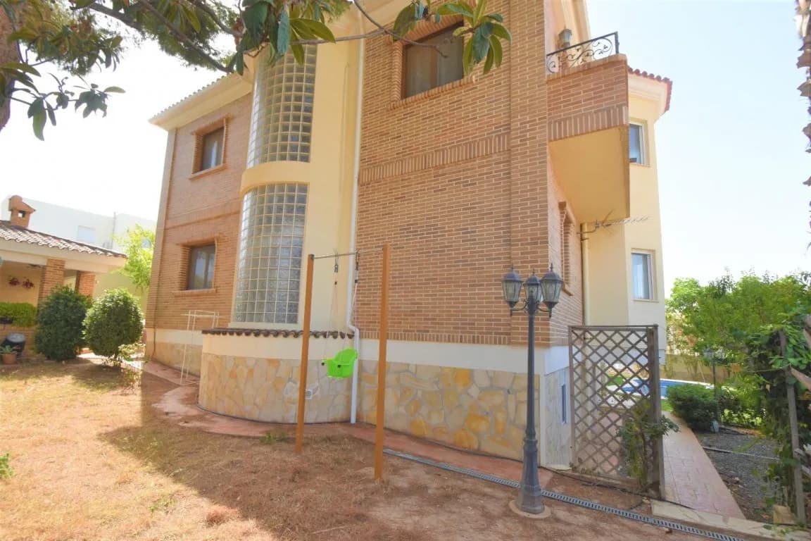 Detached Villa In Ciudad Quesada - Image 3