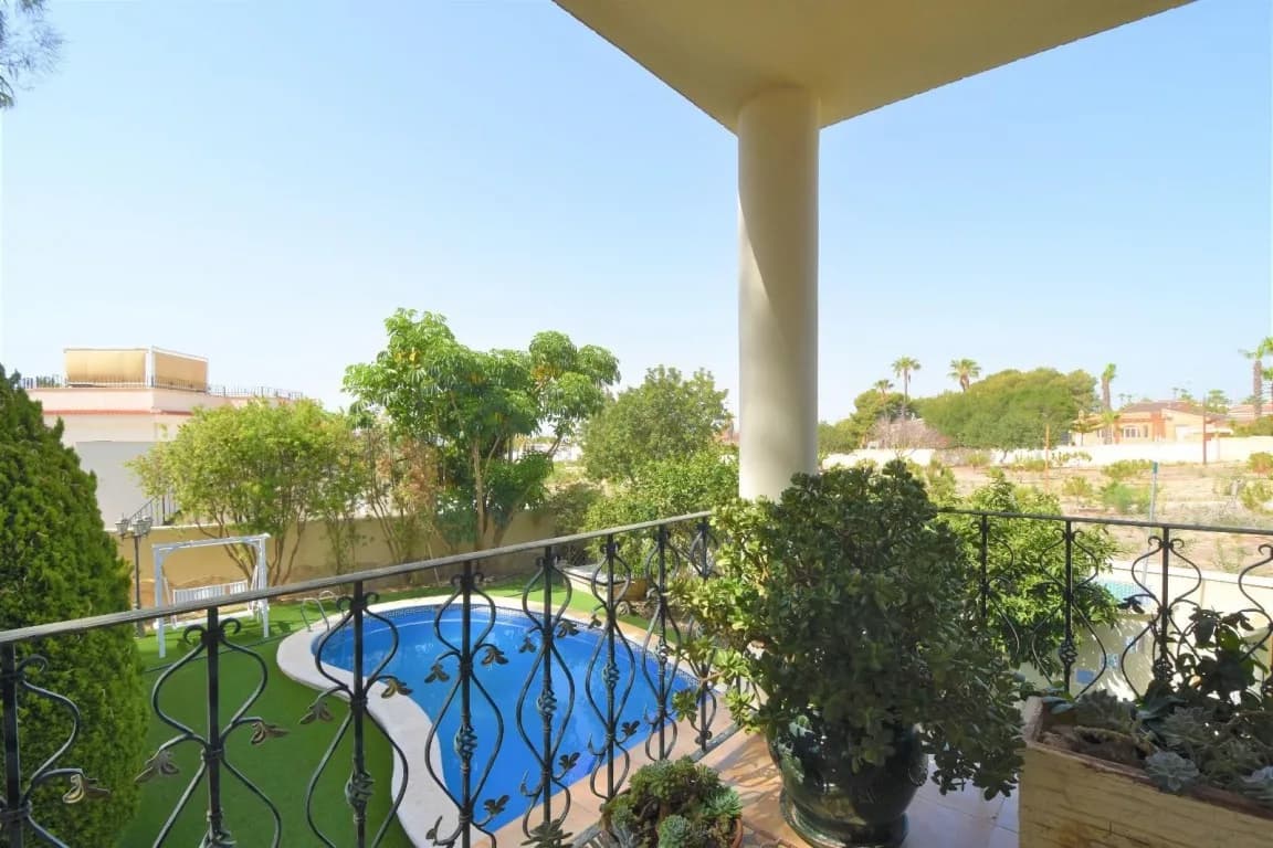 Detached Villa In Ciudad Quesada - Image 9