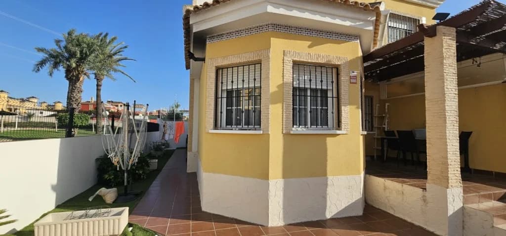 Villa de 3 dormitorios en venta en Lo Crispin, Alicante - Image 3