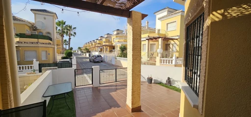 Villa de 3 dormitorios en venta en Lo Crispin, Alicante - Image 4