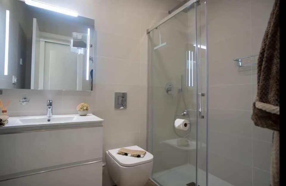 Apartment de 2 dormitorios en venta en Orihuela Costa, Alicante - Image 8