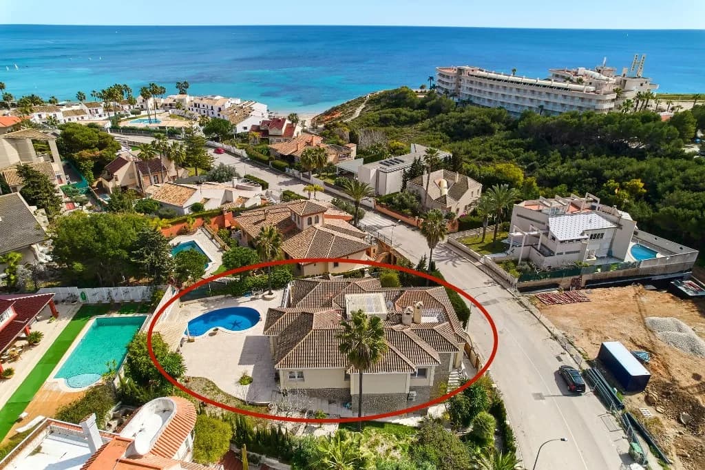 Villa de 4 dormitorios en venta en Campoamor, Alicante