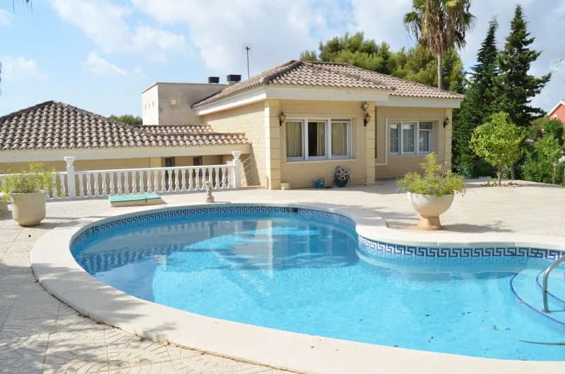 Villa de 4 dormitorios en venta en Campoamor, Alicante - Image 2