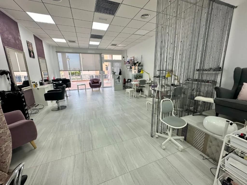 Commercial en venta en La Zenia, Alicante - Image 8
