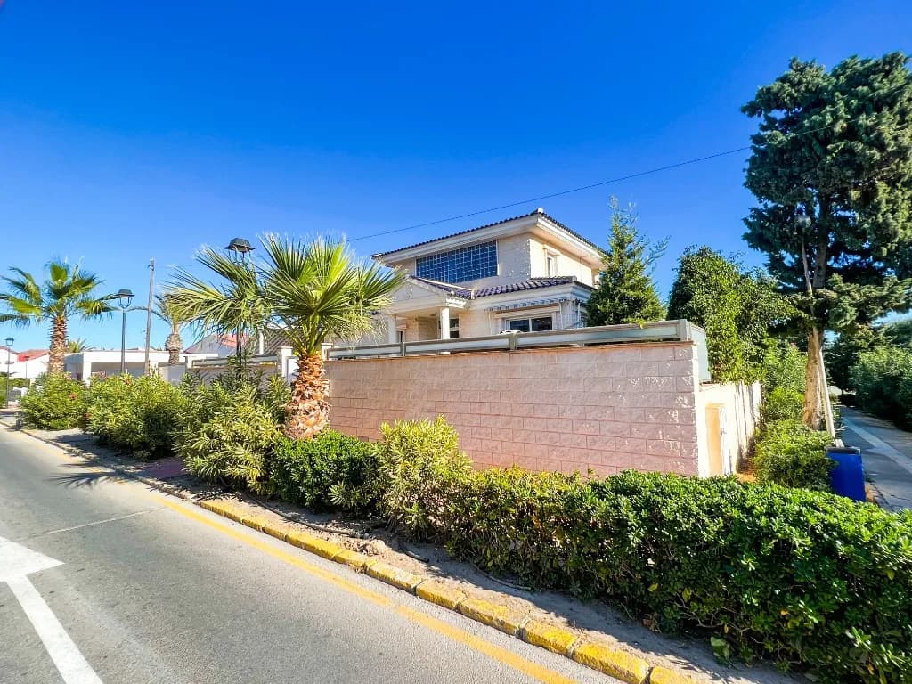 Villa de 5 dormitorios en venta en La Mata, Alicante - Image 9