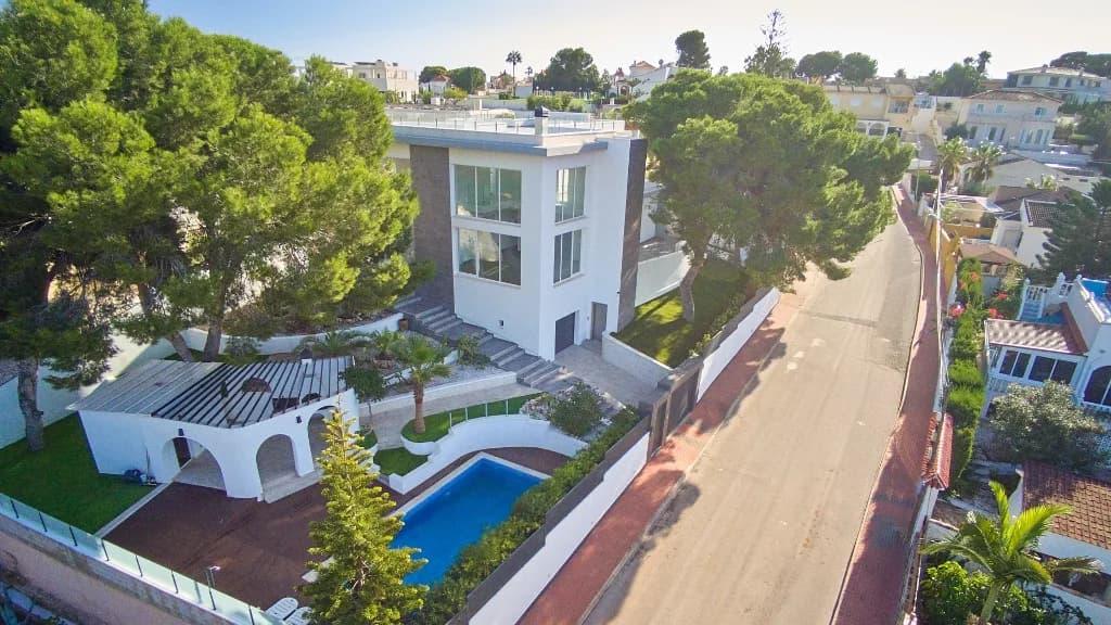 Villa de 6 dormitorios en venta en Los Balcones, Alicante