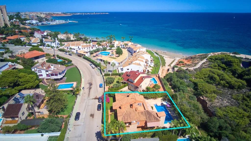 Villa de 4 dormitorios en venta en Campoamor, Alicante