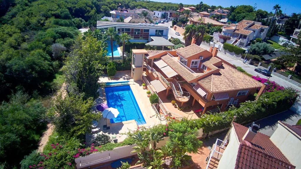 Villa de 4 dormitorios en venta en Campoamor, Alicante - Image 2