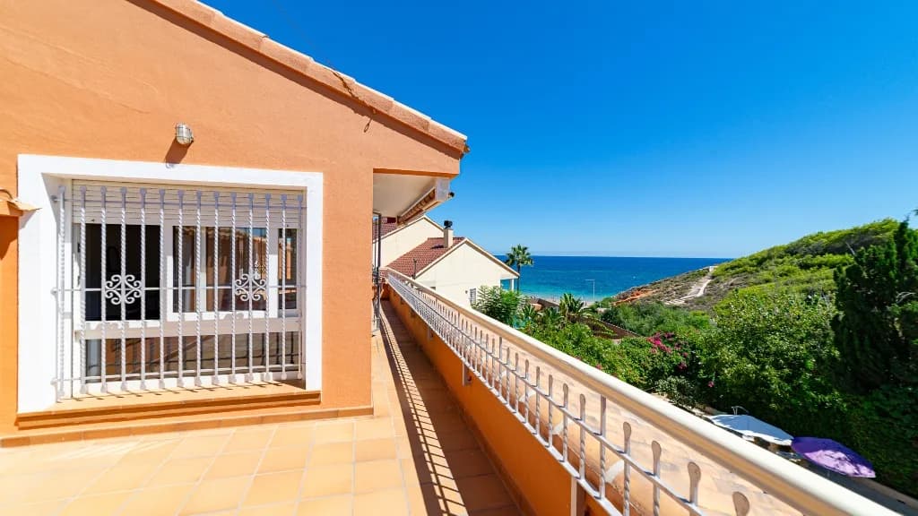 Villa de 4 dormitorios en venta en Campoamor, Alicante - Image 6