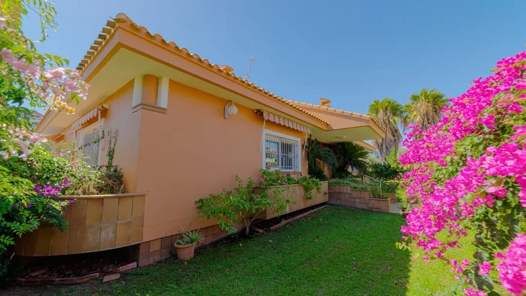 Villa de 4 dormitorios en venta en Campoamor, Alicante - Image 9