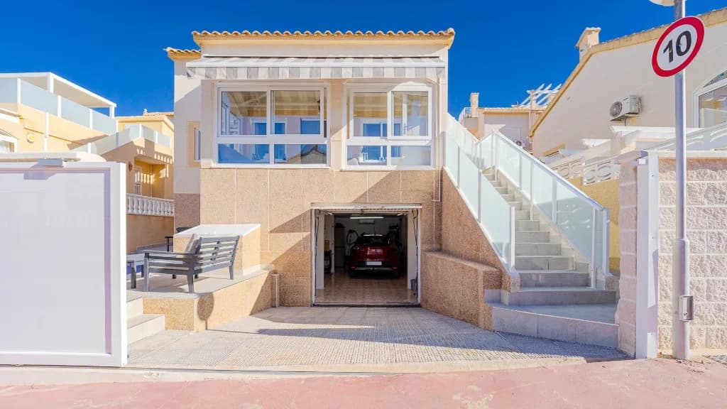 Villa de 2 dormitorios en venta en Orihuela-Costa, Alicante