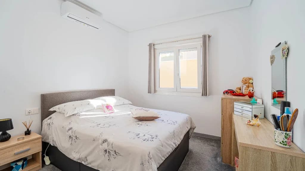 Villa de 2 dormitorios en venta en Orihuela-Costa, Alicante - Image 3