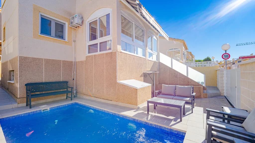 Villa de 2 dormitorios en venta en Orihuela-Costa, Alicante - Image 4