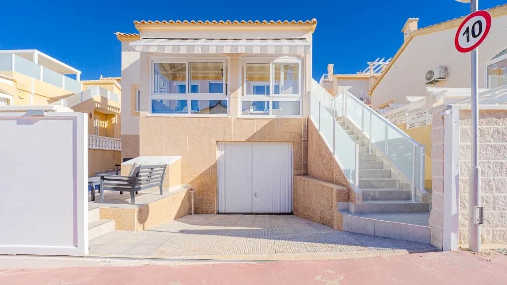 Villa de 2 dormitorios en venta en Orihuela-Costa, Alicante - Image 5