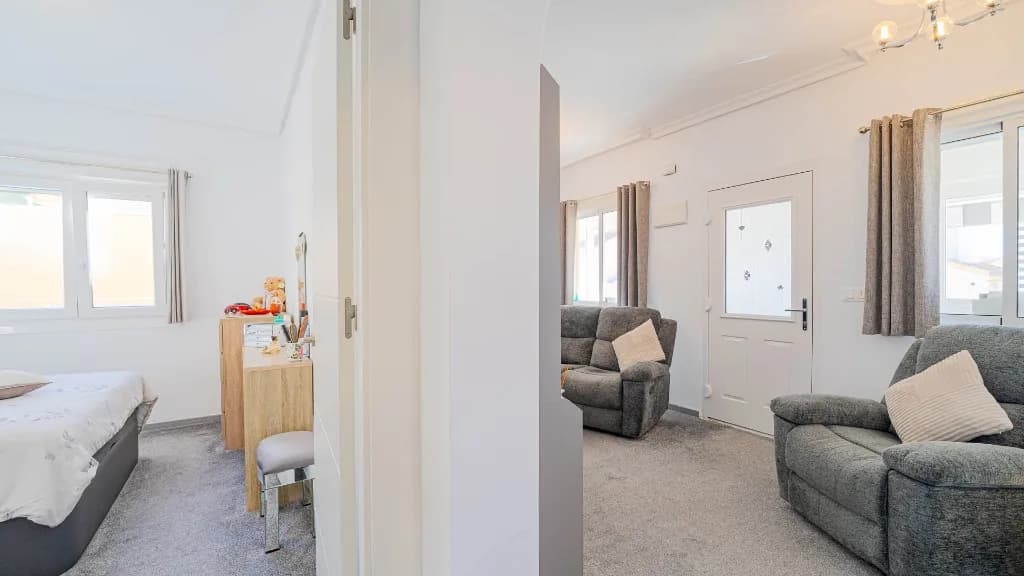 Villa de 2 dormitorios en venta en Orihuela-Costa, Alicante - Image 9