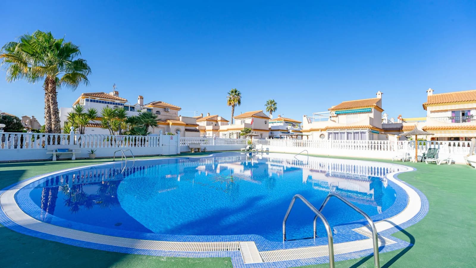 Townhouse de 3 dormitorios en venta en Playa Flamenca, Alicante - Image 5