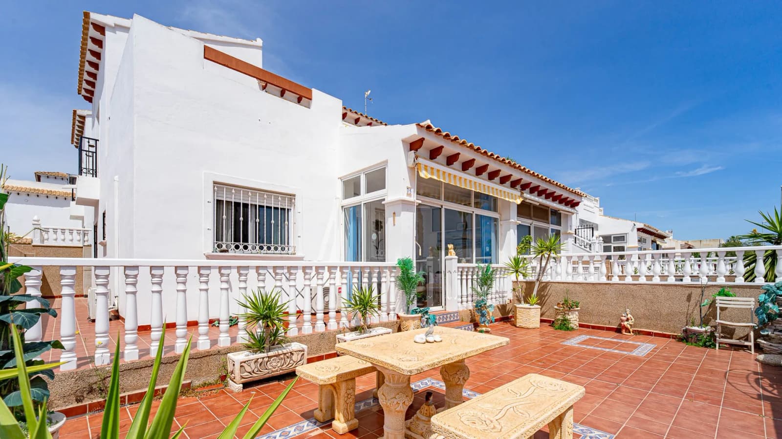 Townhouse de 3 dormitorios en venta en Torrevieja, Alicante