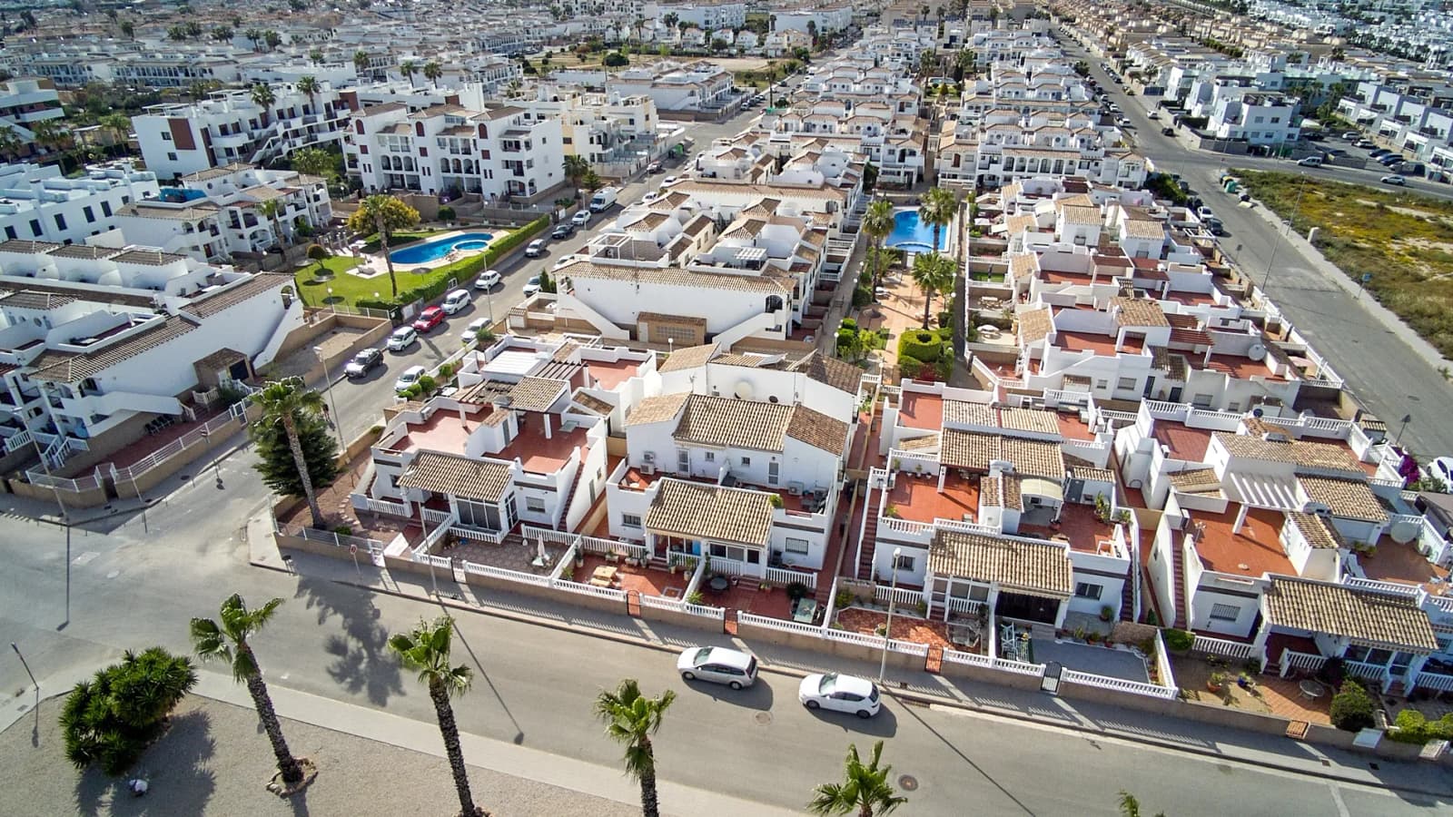 Townhouse de 3 dormitorios en venta en Torrevieja, Alicante - Image 2