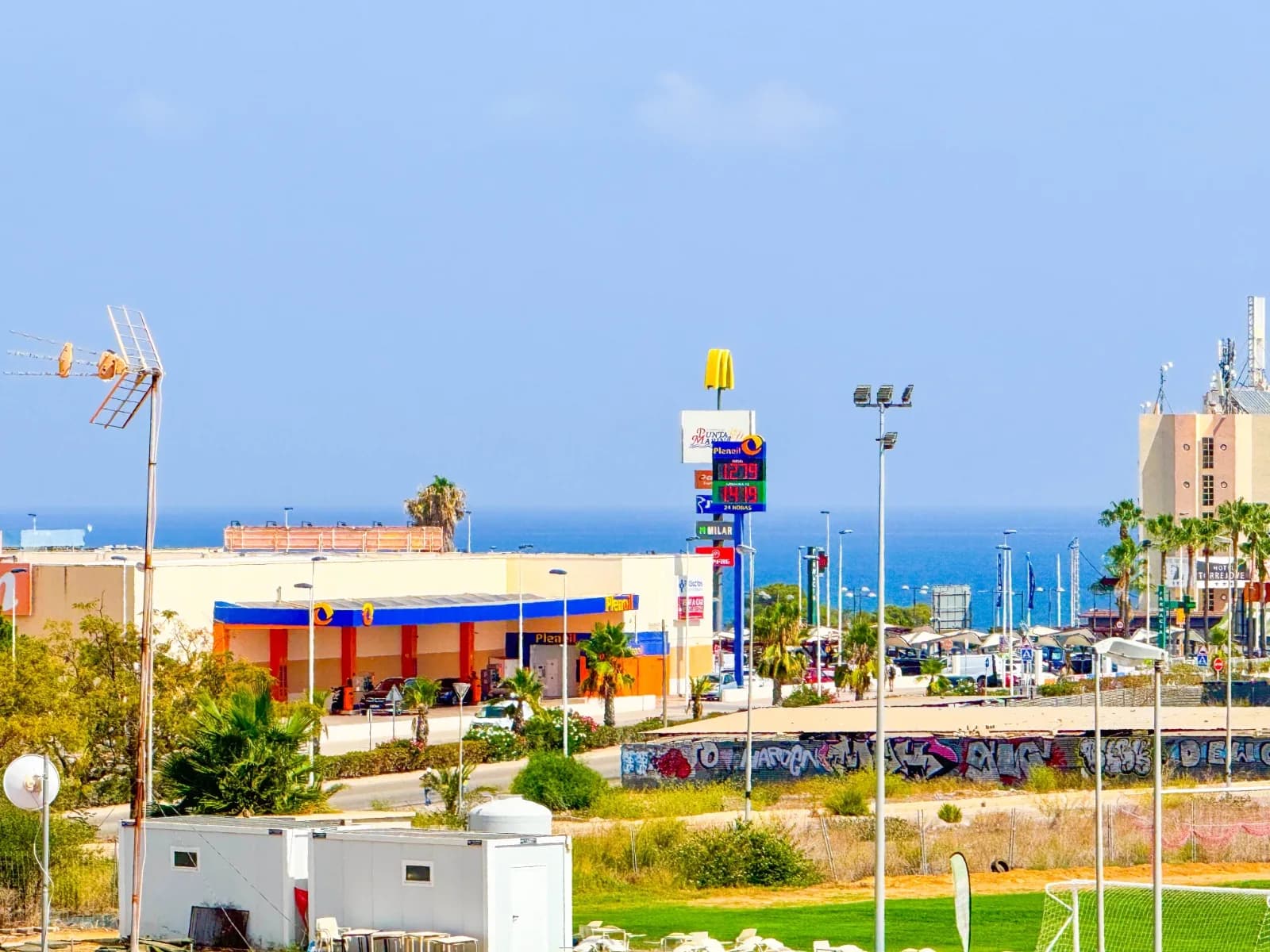 Townhouse de 3 dormitorios en venta en Torrevieja, Alicante - Image 3