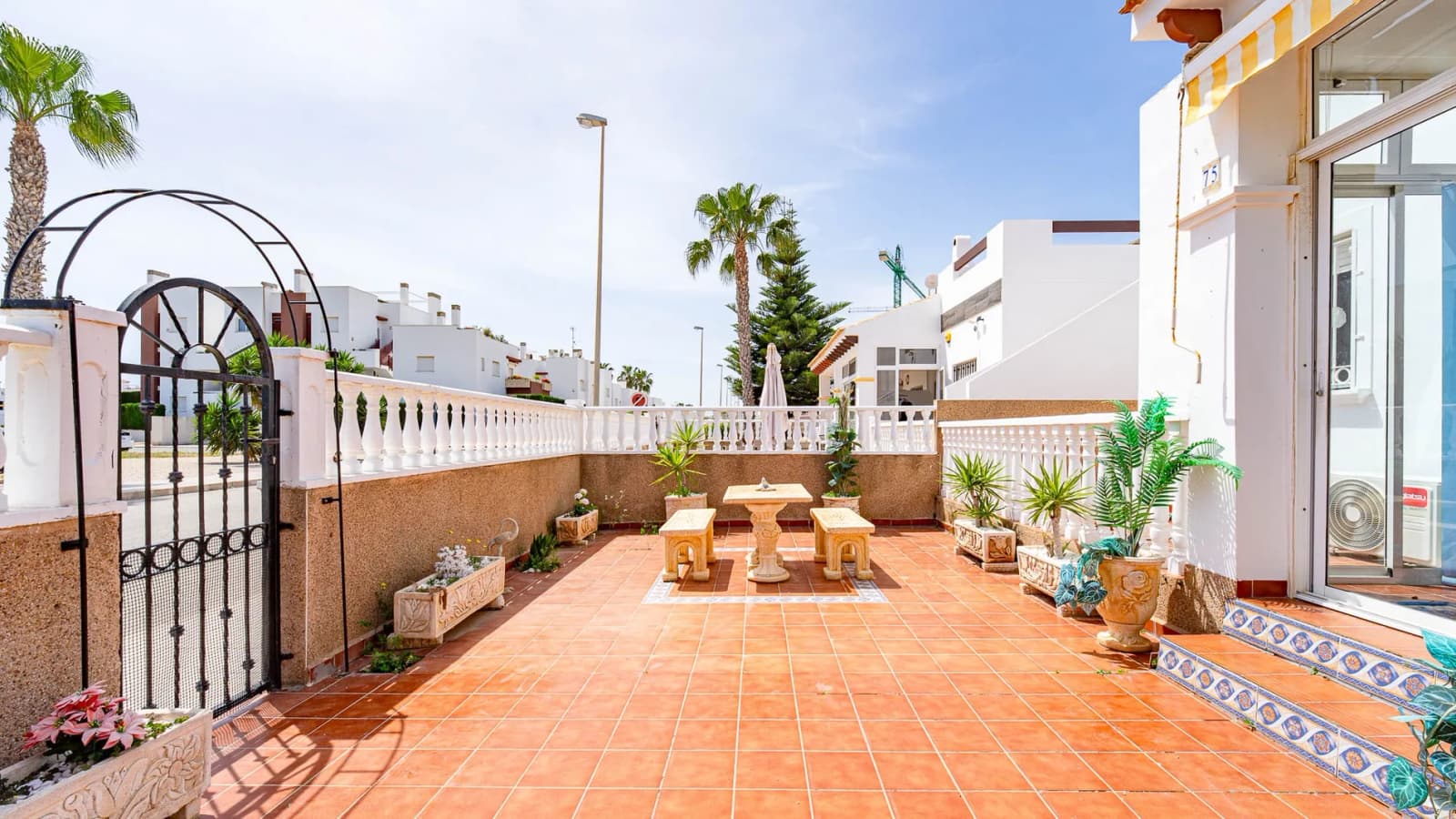 Townhouse de 3 dormitorios en venta en Torrevieja, Alicante - Image 8