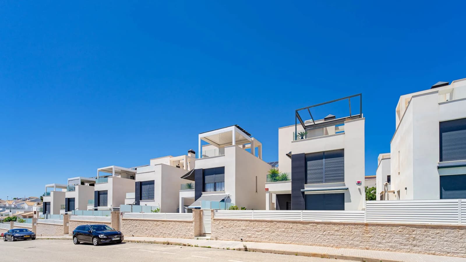 Villa de 4 dormitorios en venta en Punta Prima, Alicante