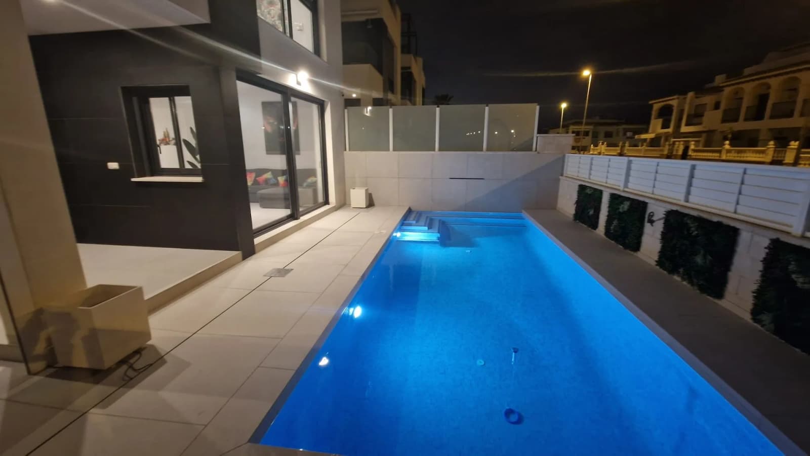 Villa de 4 dormitorios en venta en Punta Prima, Alicante - Image 5