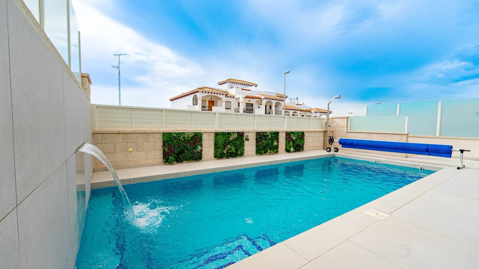 Villa de 4 dormitorios en venta en Punta Prima, Alicante - Image 6
