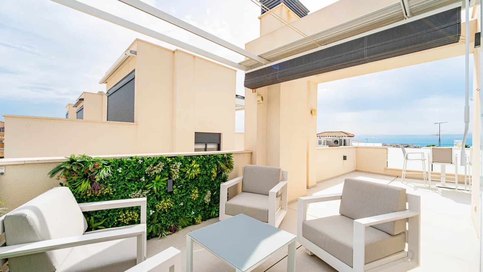 Villa de 4 dormitorios en venta en Punta Prima, Alicante - Image 7