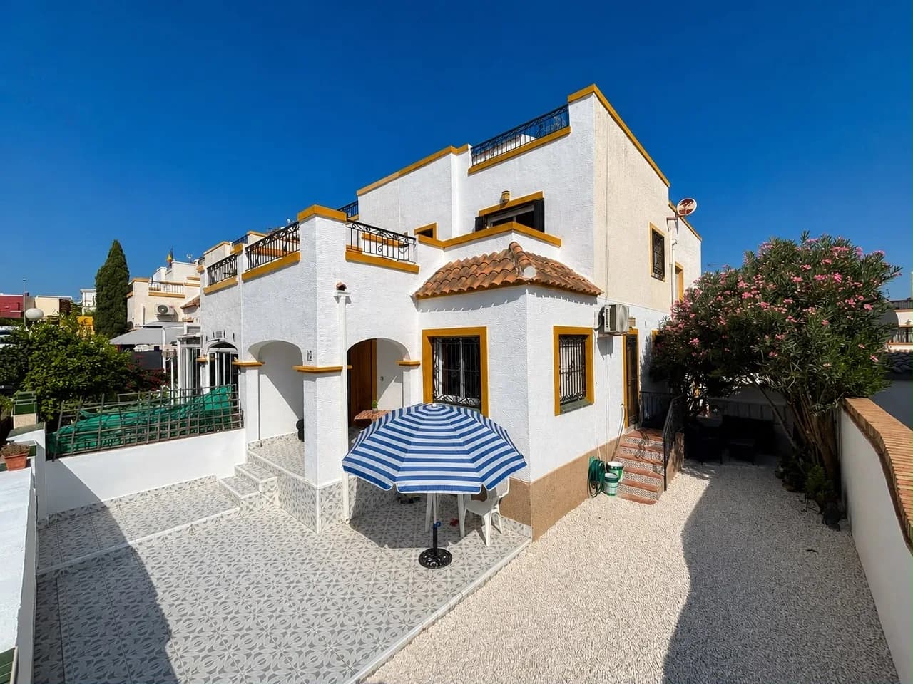 Townhouse de 3 dormitorios en venta en Los Altos, Alicante