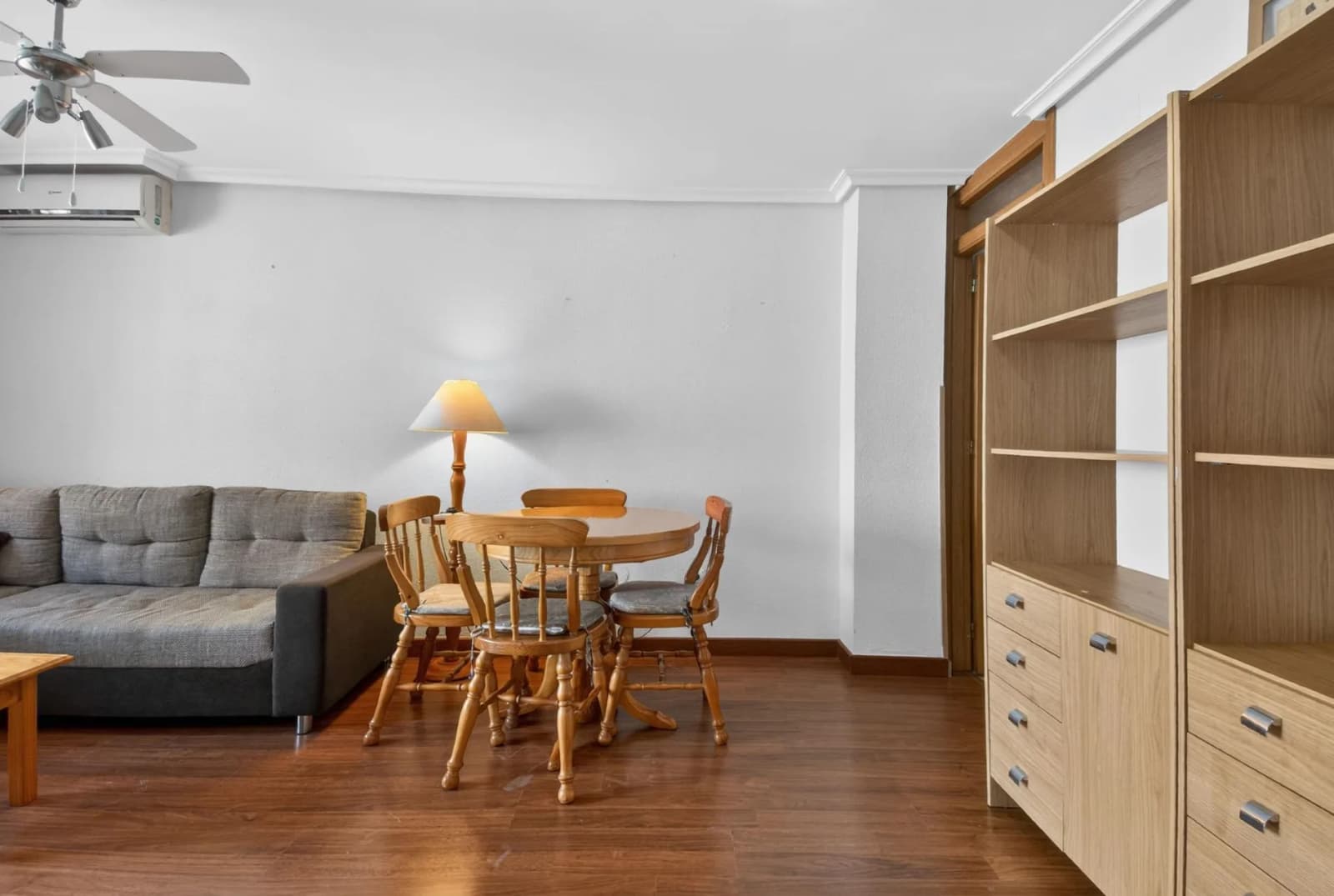 Apartment de 2 dormitorios en venta en Torrevieja, Alicante - Image 3