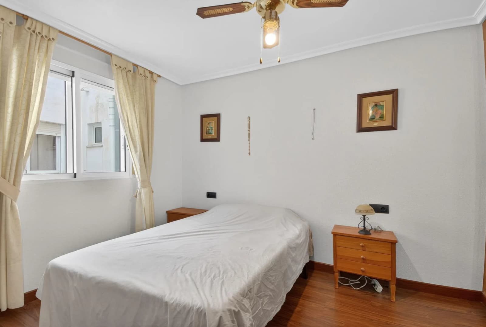 Apartment de 2 dormitorios en venta en Torrevieja, Alicante - Image 8