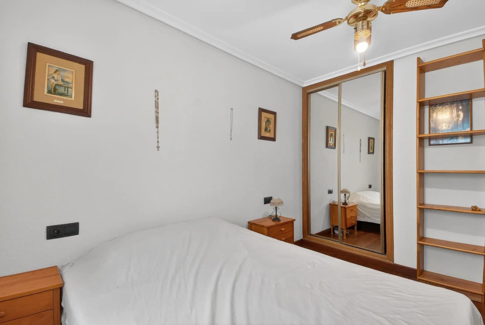 Apartment de 2 dormitorios en venta en Torrevieja, Alicante - Image 9