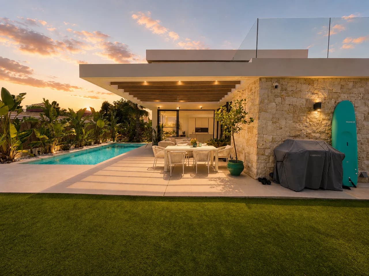 Villa de 3 dormitorios en venta en Cabo Roig, Alicante - Image 3