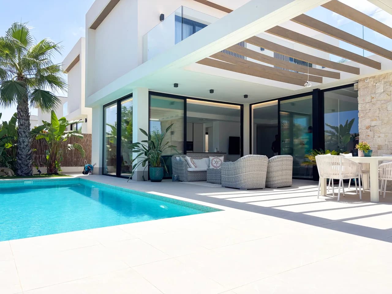 Villa de 3 dormitorios en venta en Cabo Roig, Alicante - Image 4