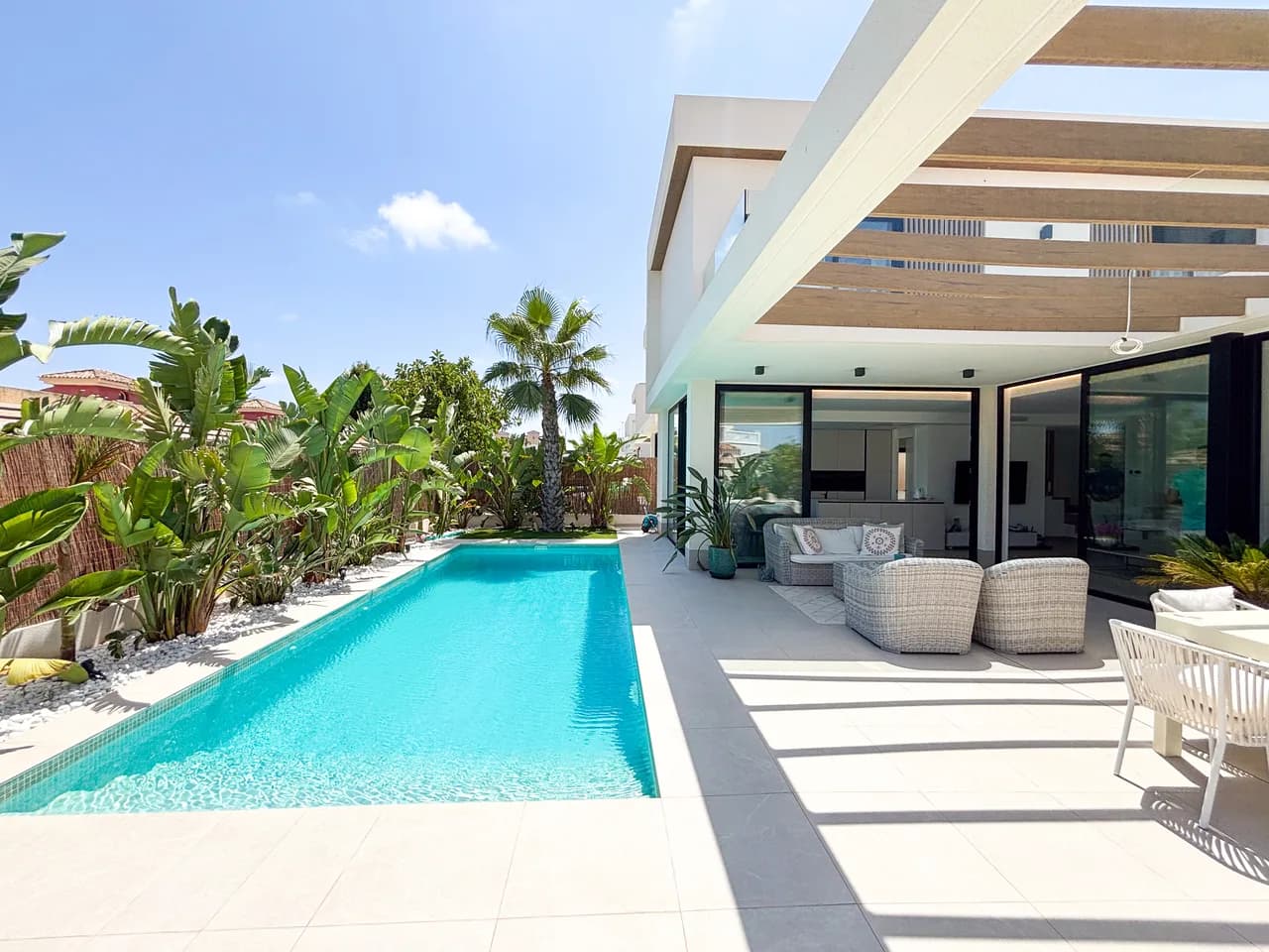 Villa de 3 dormitorios en venta en Cabo Roig, Alicante - Image 6