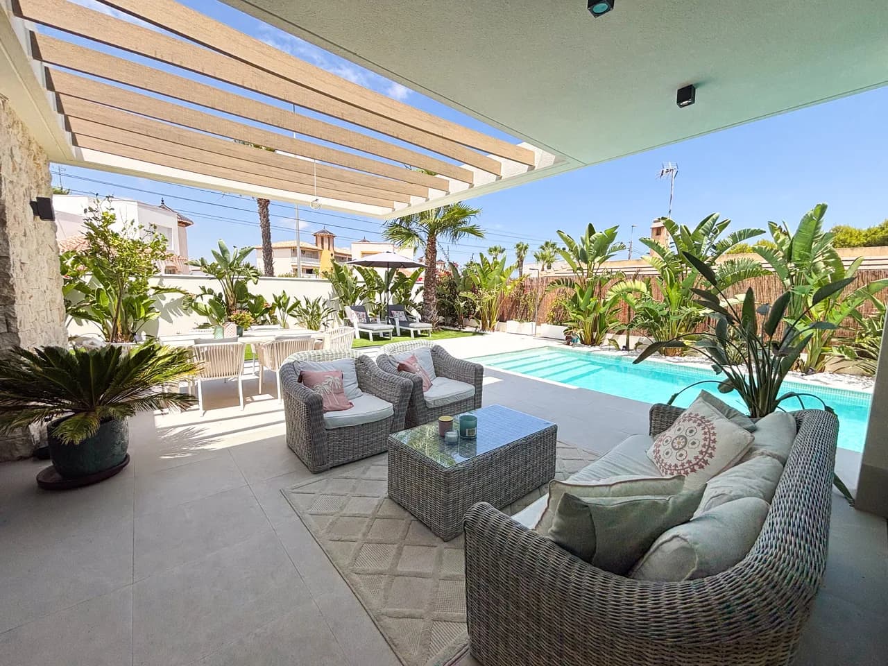 Villa de 3 dormitorios en venta en Cabo Roig, Alicante - Image 7