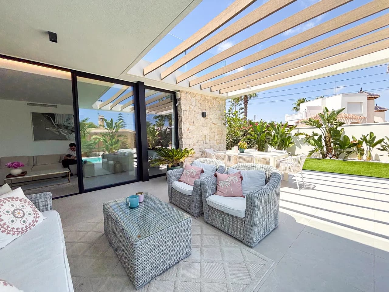 Villa de 3 dormitorios en venta en Cabo Roig, Alicante - Image 8