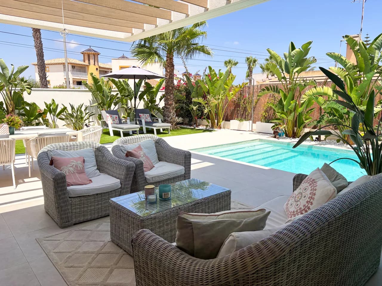 Villa de 3 dormitorios en venta en Cabo Roig, Alicante - Image 9