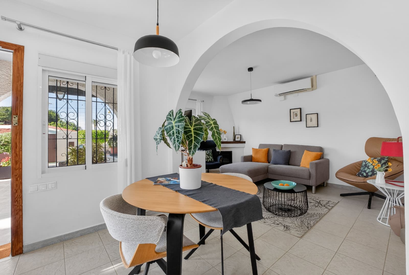 Villa In Los Angeles - Image 7