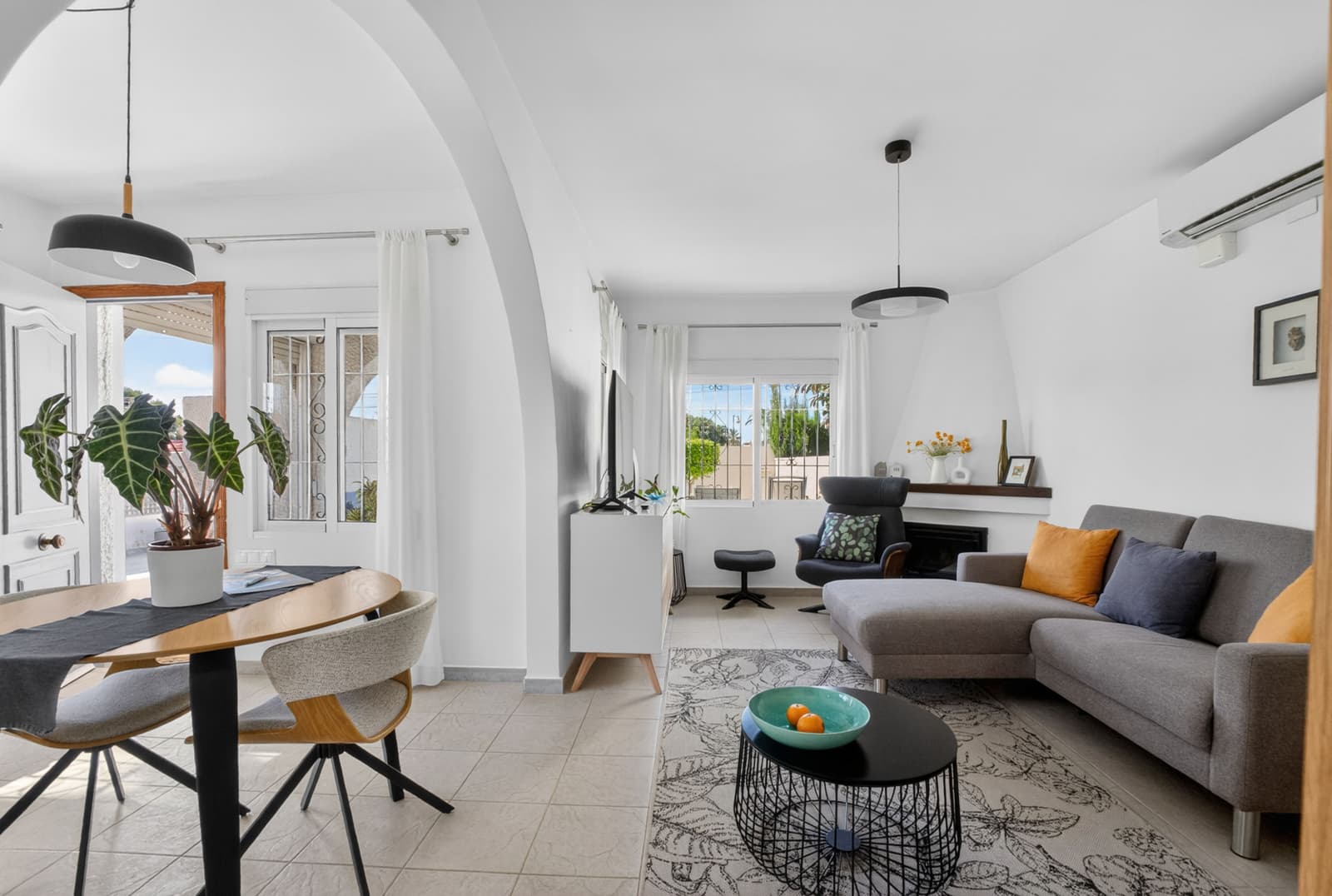 Villa In Los Angeles - Image 8