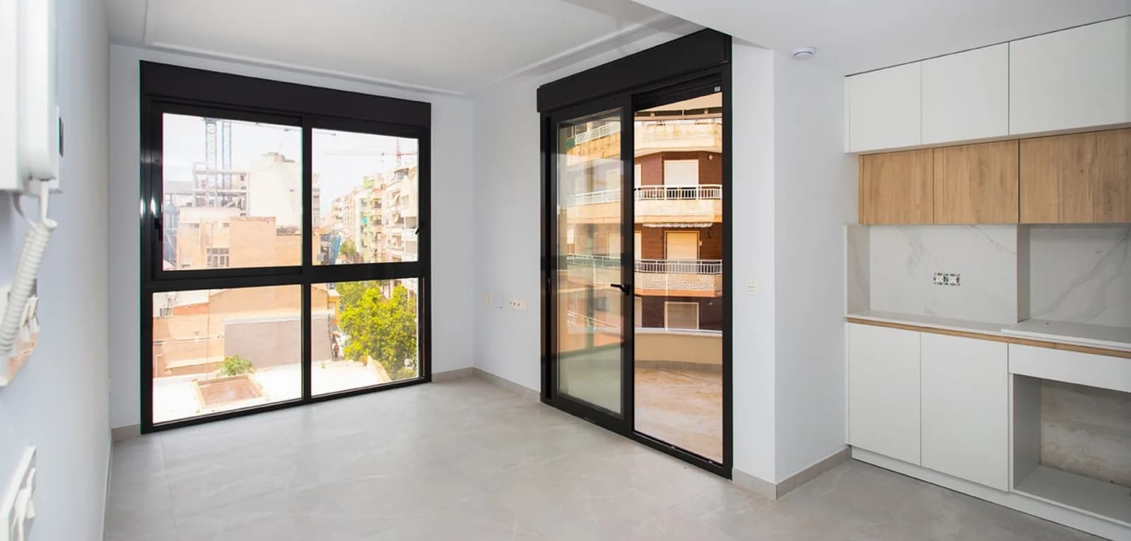Apartment de 2 dormitorios en venta en Torrevieja, Costa Blanca (Alicante) - Image 2