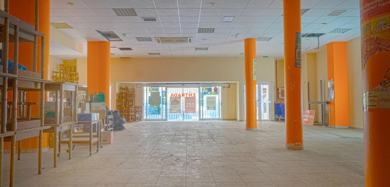 Commercial de 1 dormitorios en venta en Torrevieja, Costa Blanca (Alicante) - Image 2