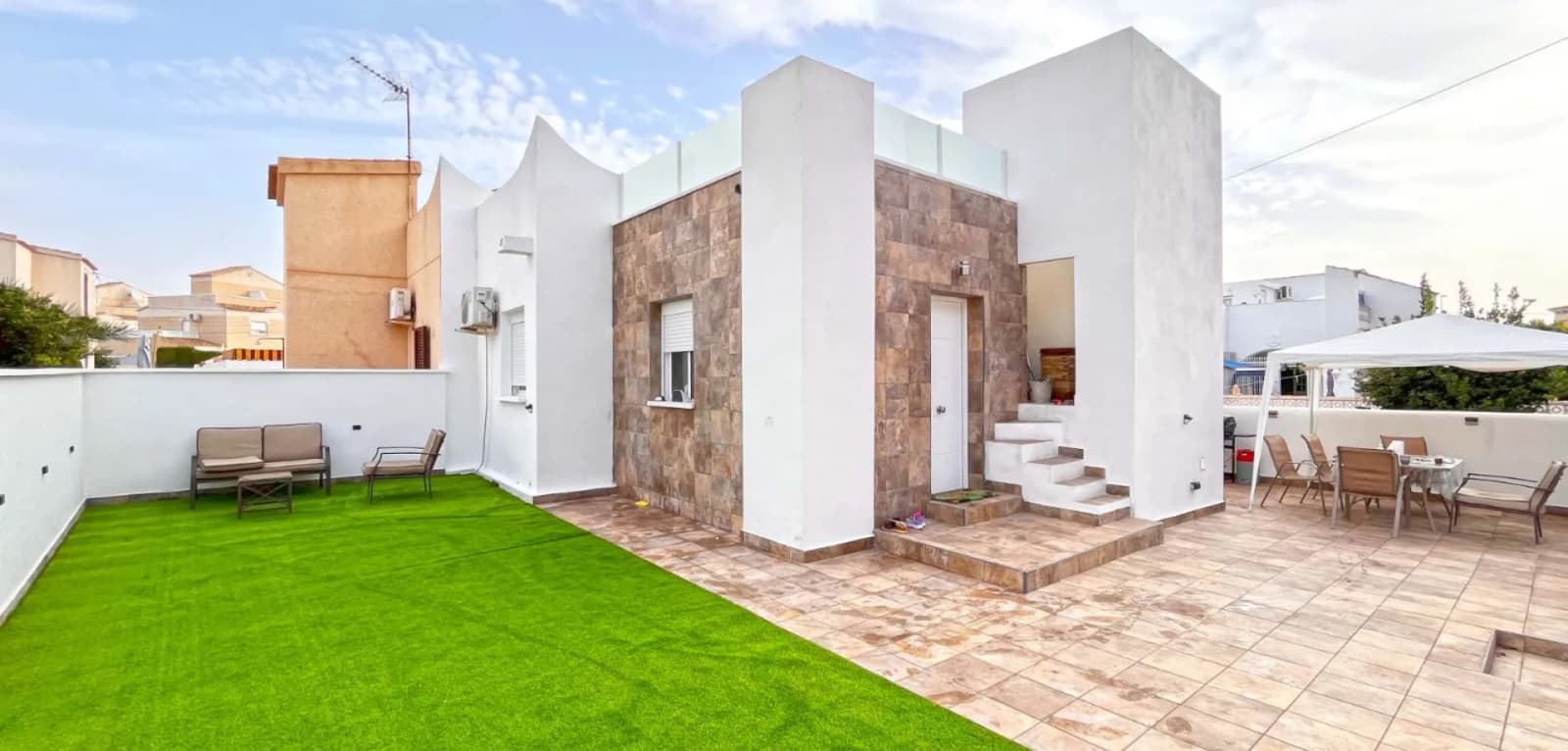 Bungalow de 2 dormitorios en venta en Orihuela Costa, Costa Blanca (Alicante)